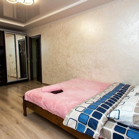 Подобово В Центрі Поряд Жд Ternopil Eksteriør bilde